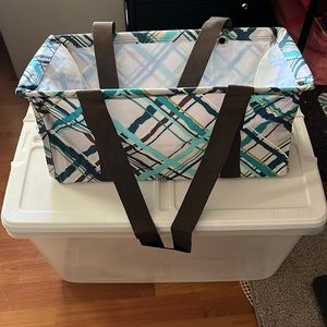 Medium utility tote